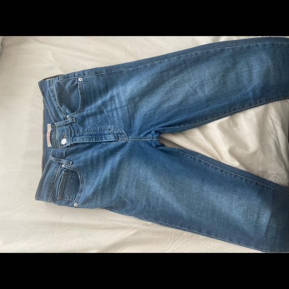 Levi’s High Waisted Jeans - Picture 2 of 5